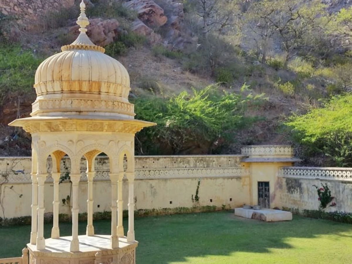 Golden triangle (2)-min